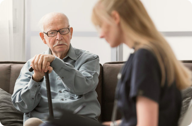 Pflegekraft für Senioren, Altenpflegekraft gesucht, Betreuungskraft für Senioren